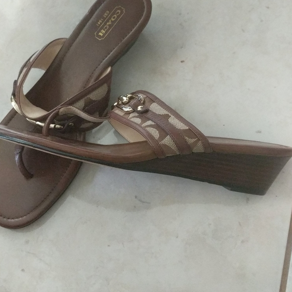 Genuine coach wedge sandal - Picture 3 of 3